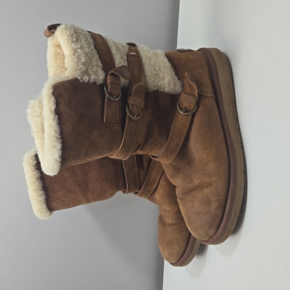 UGG Australia Chestnut Boots with Outer Straps - Picture 4 of 10